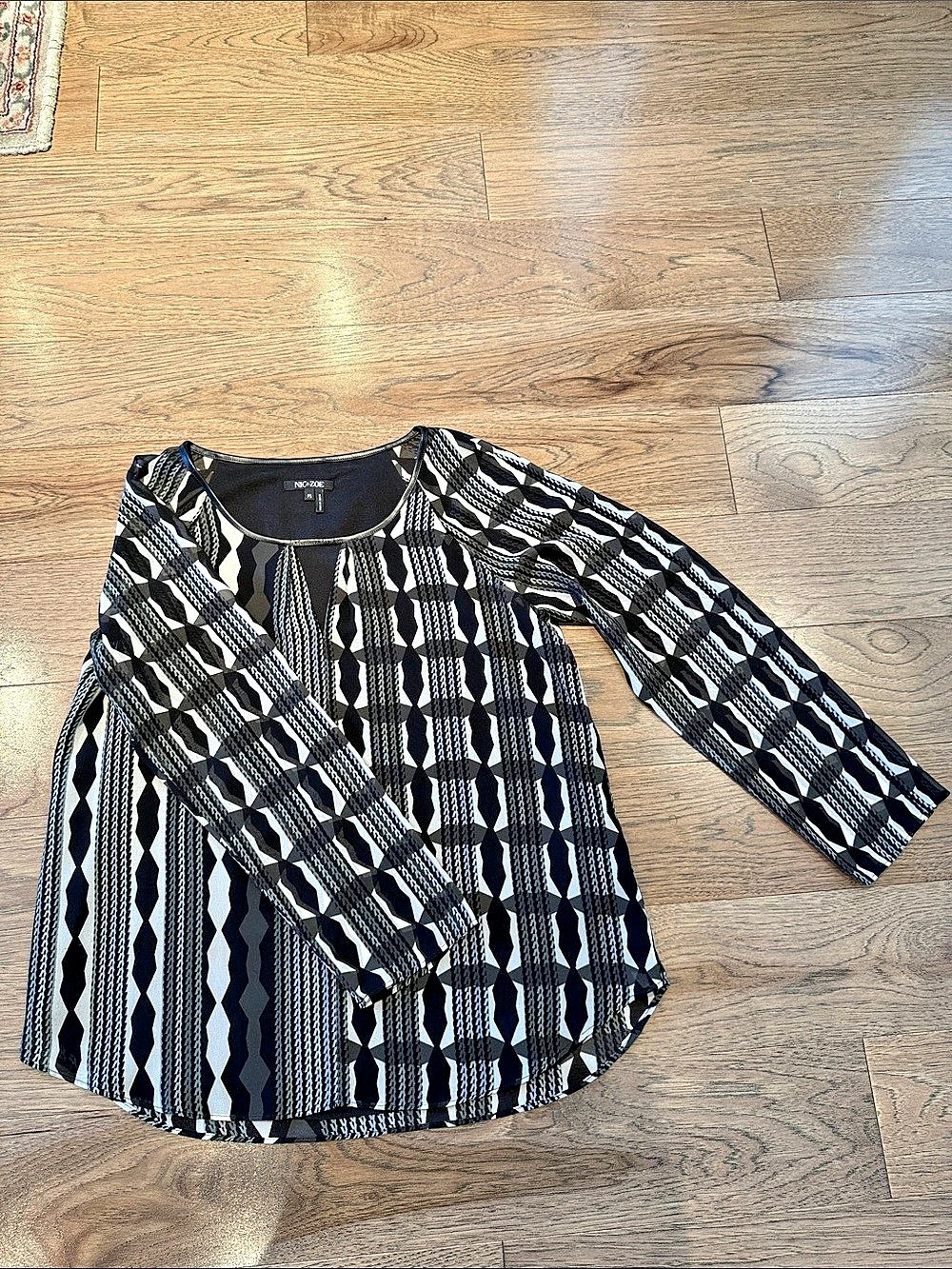 NIC+ZOE Geometric Long Sleeve Blouse in Black & White Size PS Like N